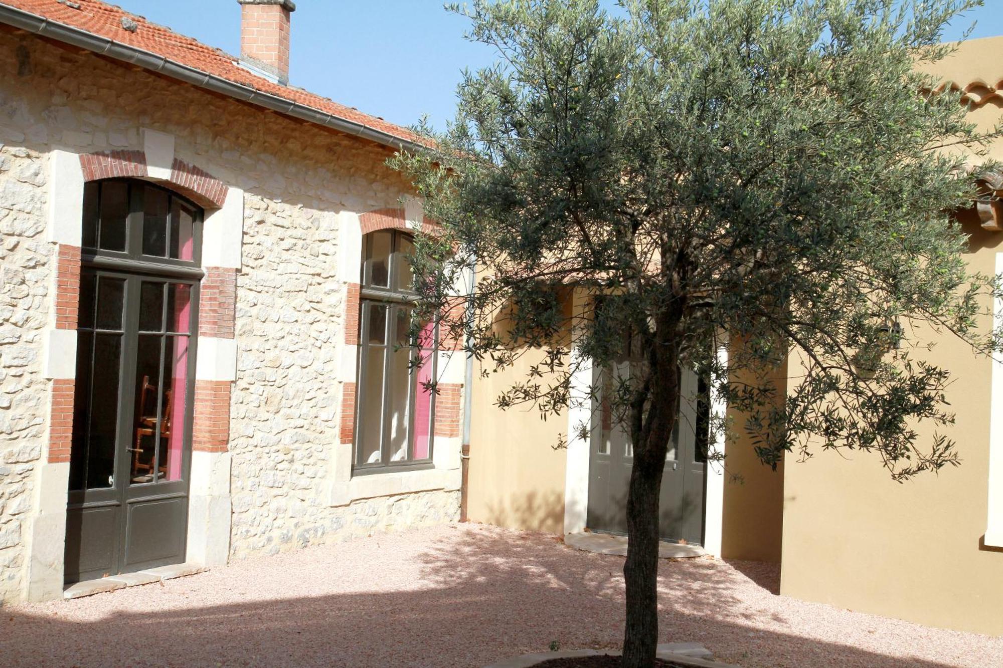 Hotel Logis Le Clos Des Oliviers 2*
